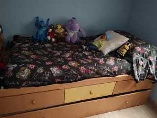 Cama nido con colchones y tres cajones +estanteria