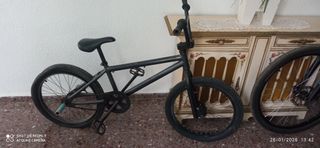 Bicicleta BMX Negra