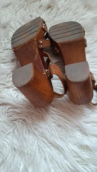 Sandalias de piel marrones