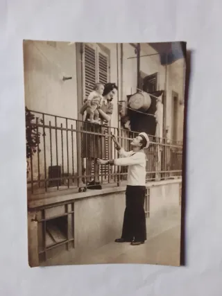 In regalo cartolina storica di Benito Mussolini...