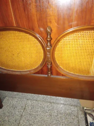 Cabecero de madera y ratán