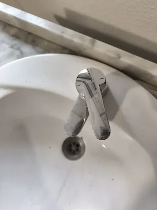 Mueble de baño con lavabo de mármol