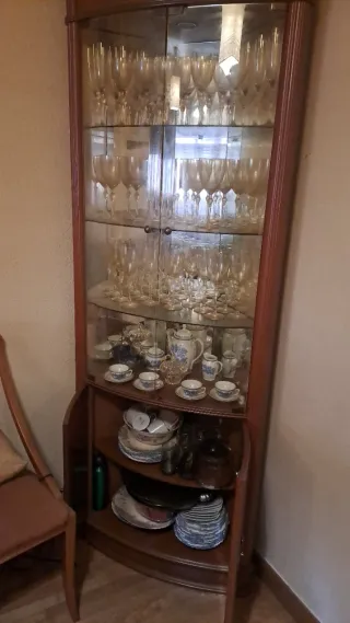 Vitrina Esquinera Madera y Cristal