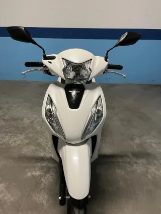 Honda Vision 110 Scooter Blanca
