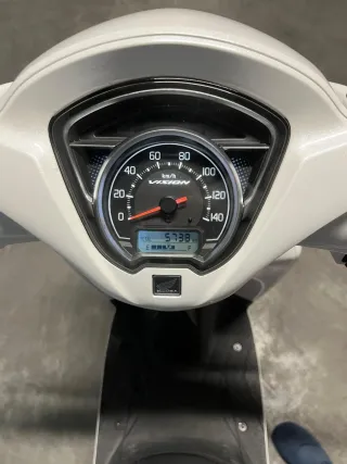 Honda Vision 110 Scooter Blanca