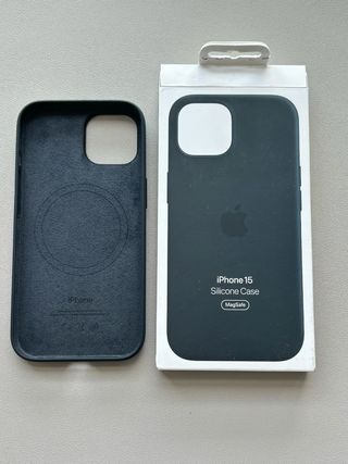 Funda iPhone 15 Silicona MagSafe Negra