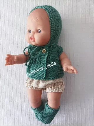 Ropa para muñecos hecha a mano.