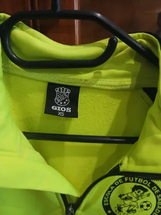Sudadera Gios .Del Fútbol club Escola.