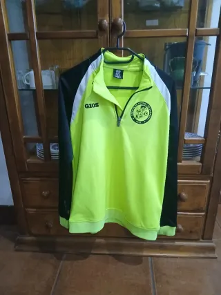 Sudadera Gios .Del Fútbol club Escola.