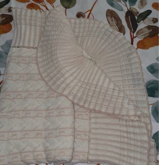 Toquilla tejida a mano para bebé