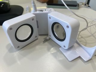 Altavoces plegables blancos