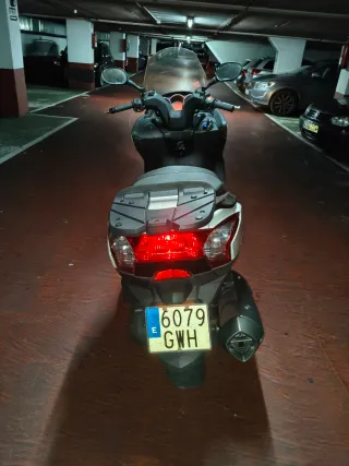 Kymco 300 Maxiscooter Automática