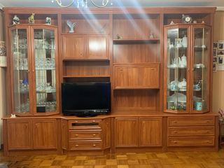 Mueble de salón madera y cristal