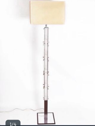 Lámpara de pie con tulipa rectangular