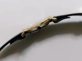 Reloj Silvana Ultra Slim Railroad Dorado