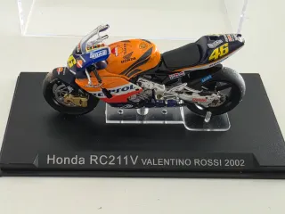 Honda RC211V Valentino Rossi 2002 1:24