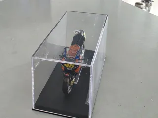 Honda RC211V Valentino Rossi 2002 1:24