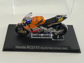 Honda RC211V Valentino Rossi 2002 1:24