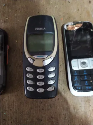 Lotto cellulari vintage guasti