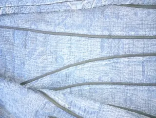 Chaqueta azul con bordado