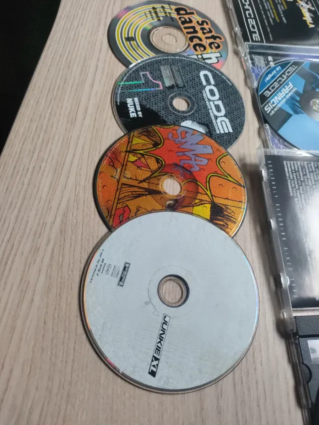Lote CDs Techno Electrónica Dance y 1 DVD family