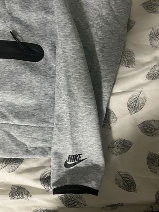 Sudadera Nike Tech Fleece Gris