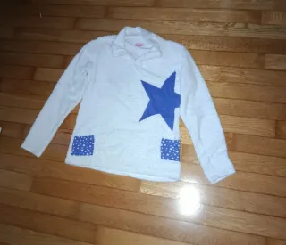 Maglione cozy bianco con stella blu