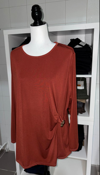 Camiseta manga larga teja con broche T.única (XL)