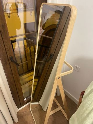 Espejo de pie IKEA IKORNNES