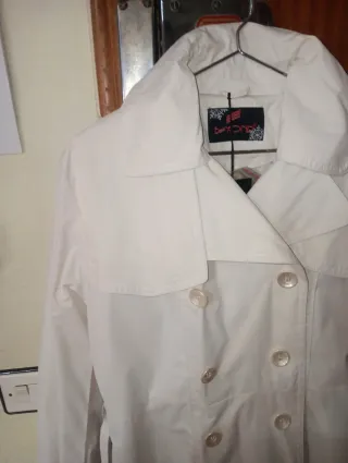 Chaqueta tipo gabardina blanca