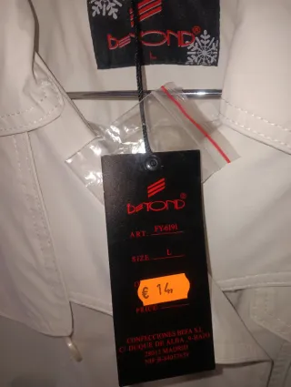 Chaqueta tipo gabardina blanca