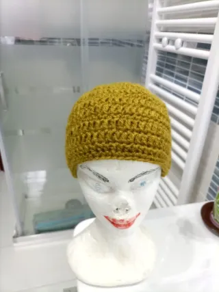 Poncho fatto a mano con cappellino