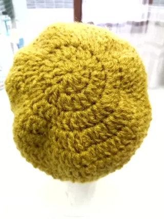 Poncho fatto a mano con cappellino