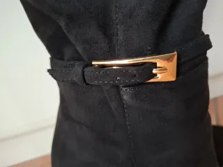 Stivali neri scamosciati fibbia e tacco a spillo