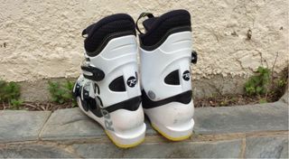 Bota de esquí Rossignol infantil.