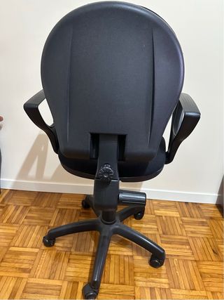 Silla de oficina con ruedas