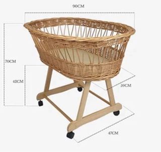 Moisés de bebé rosa con dosel