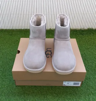 Botas UGG grises nuevas