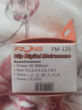 Metrónomo FZONE FM-120 con auriculares