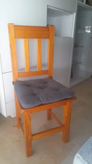 4 Sillas de madera color natural