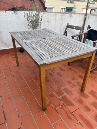 Mesa de madera para terraza