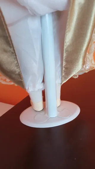 Muñeca antigua de porcelana con sombrero