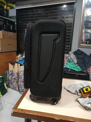 Maleta de viaje negra