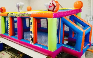 Campo de fútbol hinchable multijuegos
