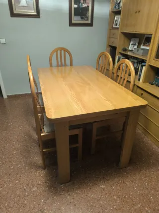 Mesa comedor y 5 sillas madera