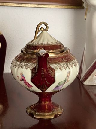 Tetera antigua de porcelana
