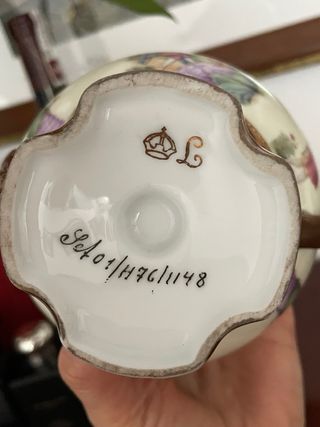 Tetera antigua de porcelana