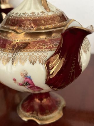 Tetera antigua de porcelana