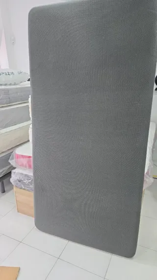 Colchón y base tapizada