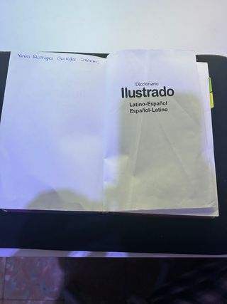 Se vende diccionario de latin. No se hacen envíos.